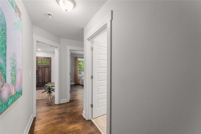 Building Photo - 1134 Knott St SE