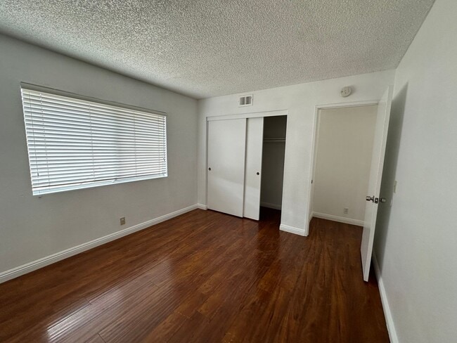 Building Photo - 5BD/ 3BA Home - Riverside, CA (Mission Grove)