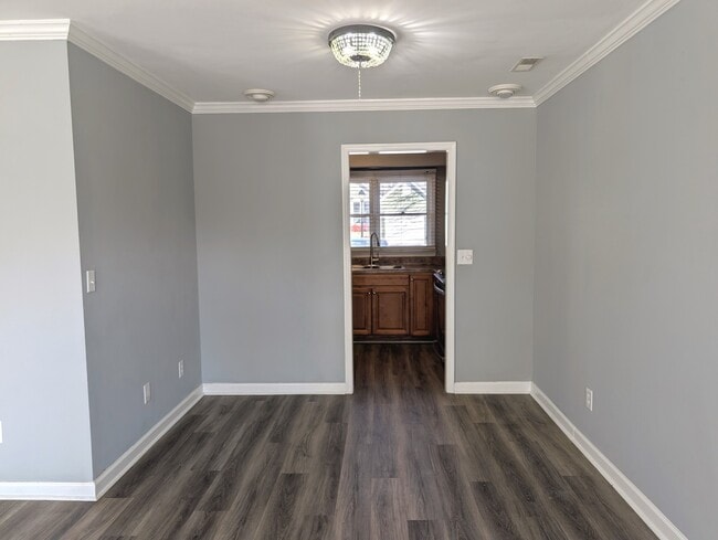 Building Photo - 2808 Shadowbrook Ln