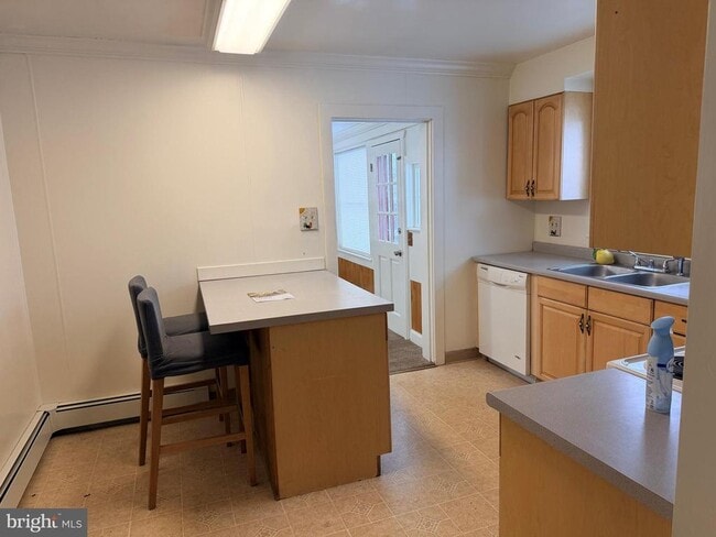 Building Photo - 604 S Main St