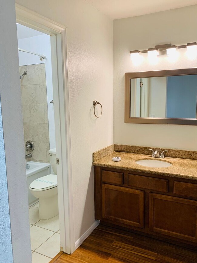 Building Photo - Gated Oceanside 1BR – Pool, Spa, Parking + Water/Trash Included! Won’t Last!