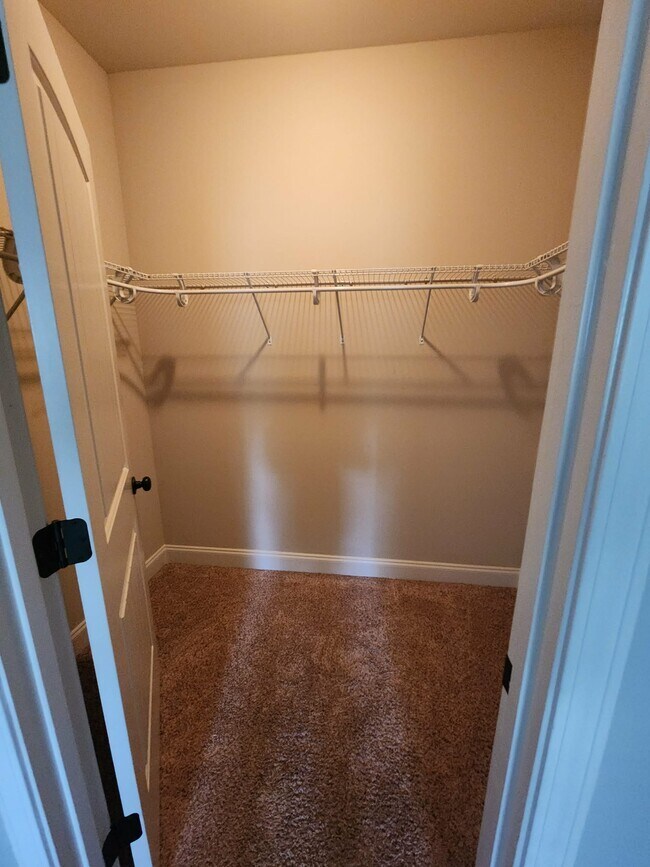 Building Photo - 102 Quince Ave