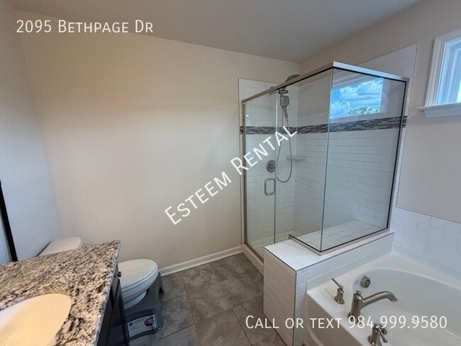 Building Photo - 2095 Bethpage Dr