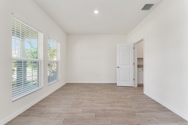 Building Photo - 1386 NW 132nd Cir