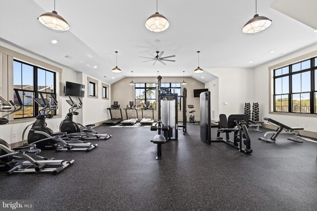 Building Photo - 2768 Maplewood Cir