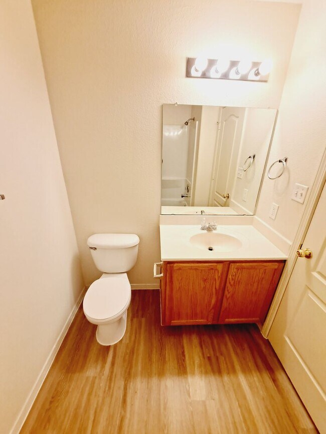 Building Photo - 3 bed 2 bath home in Huning Ranch