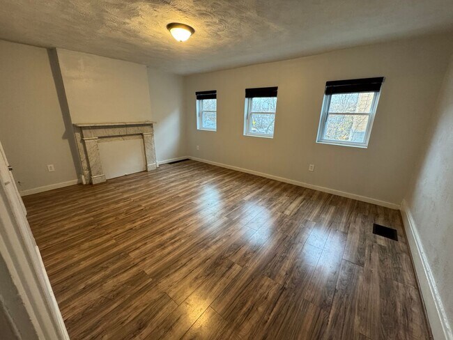 Building Photo - Charming 5BR Home in the Heart of Pittsbur...