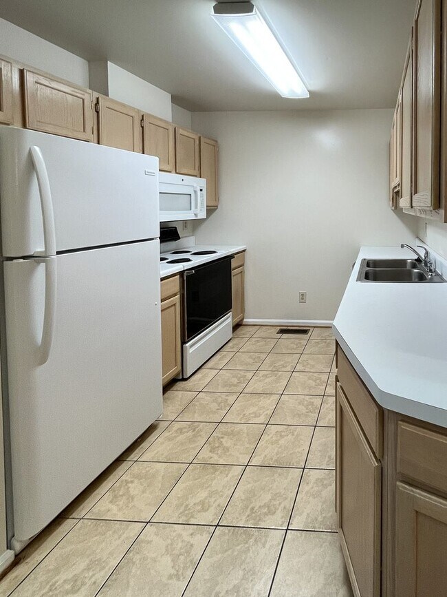 Building Photo - 2BD/2BA In Birnam Wood Near Stonefield & A...