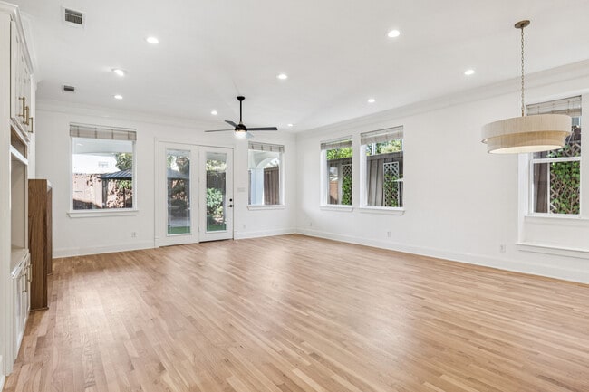 Building Photo - 6931 Belmont Ave