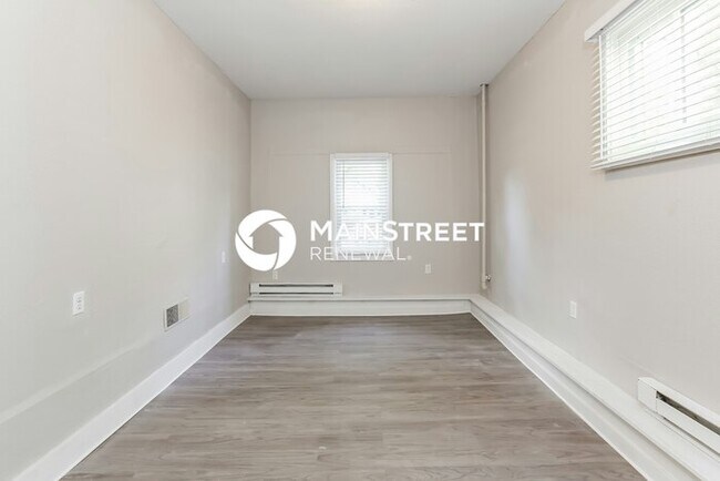 Building Photo - 2 Bedroom Pet-Friendly Home in Kansas City, MO with Main Street Renewal