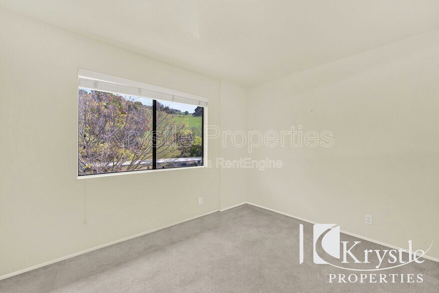 Building Photo - 900 Cambridge Dr