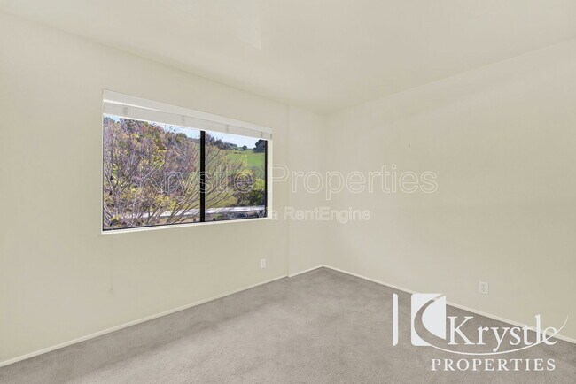 Building Photo - 900 Cambridge Dr