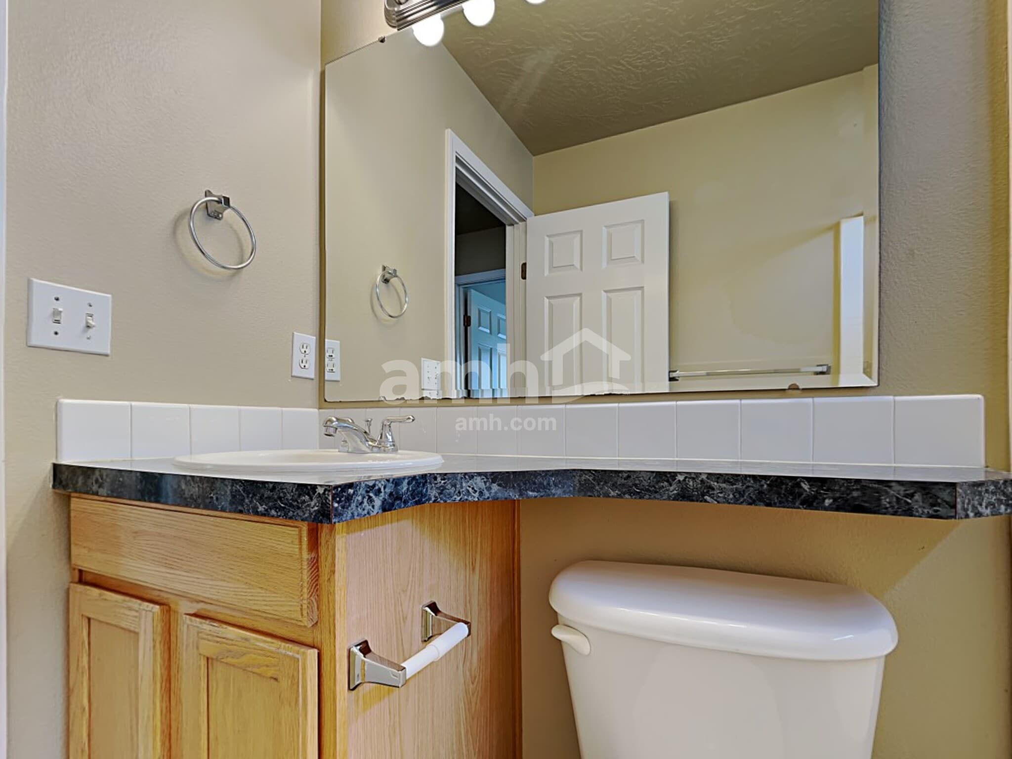 Building Photo - 16661 N Yorkshire Ln