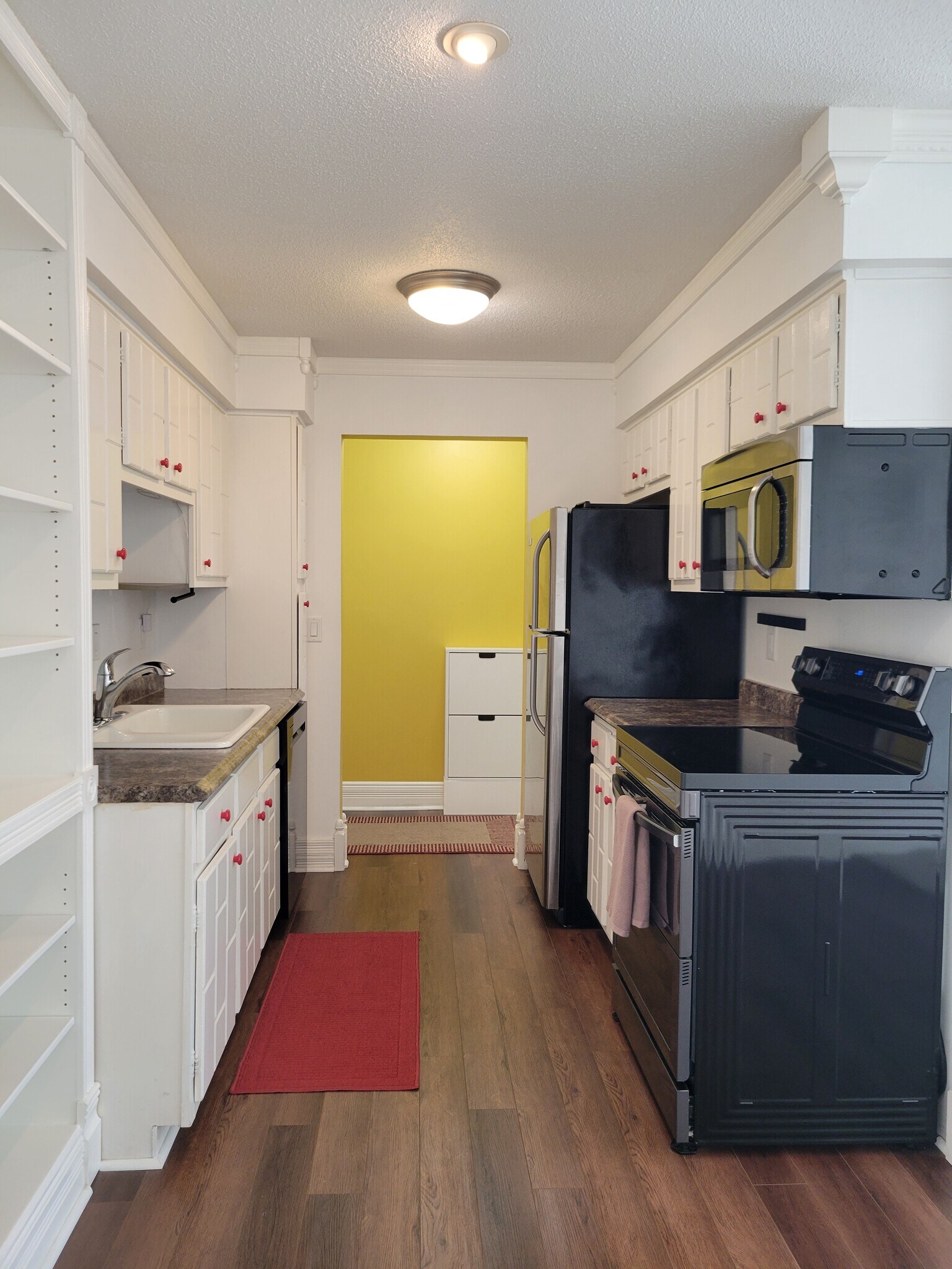 Kitchen - 4575 W 80th Street Cir