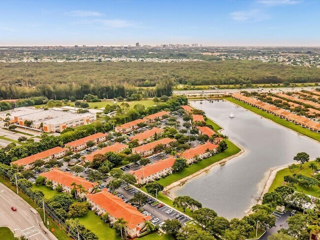Building Photo - 3504 Briar Bay Blvd