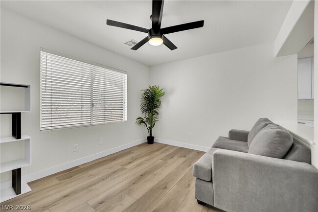Building Photo - 2560 Sundew Ave