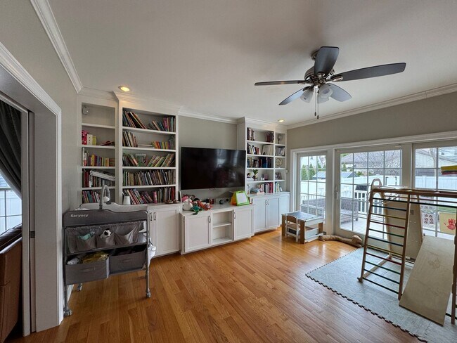 Building Photo - Waltham 3 bed 2.5 Bath