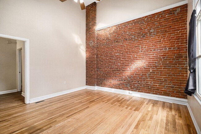 Building Photo - 2805 Stout St