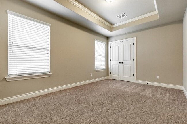 Building Photo - 4104 SE 38th St