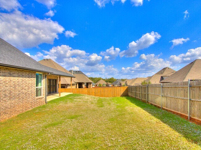 Building Photo - 8216 Crew Ln