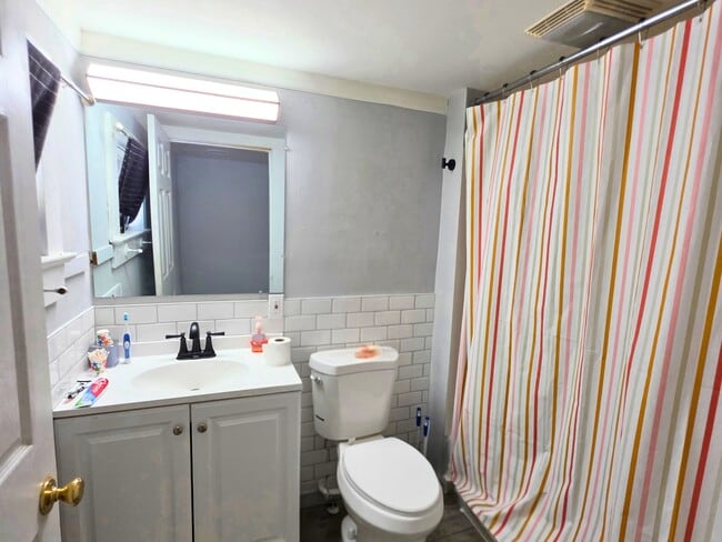 Building Photo - 302 G St