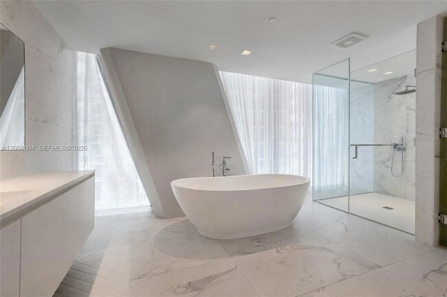 Building Photo - 1000 Biscayne Blvd