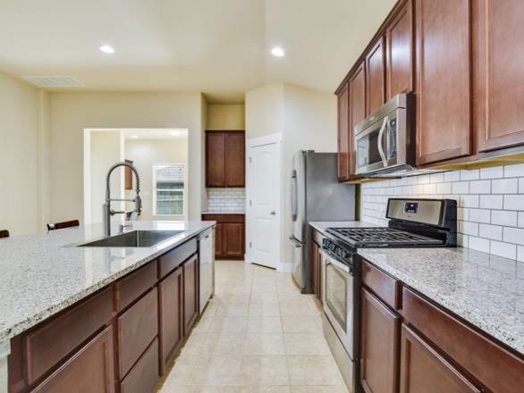 Building Photo - 185 Camden Cove