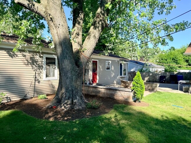 Building Photo - 419 Singapore Ln