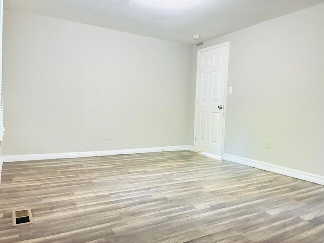 Building Photo - 104 Plum Tree Ln