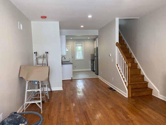 Building Photo - Modern Passyunk Square 3 Bedroom, 1.5 Bath Home! W/D! Yard! Central Air! Come check this out! H/W...