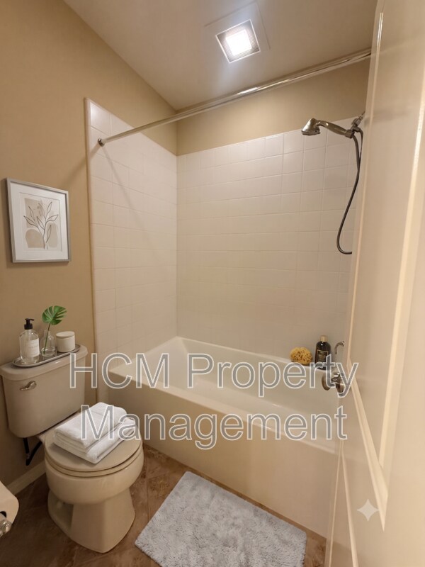 Building Photo - 77 Diamond