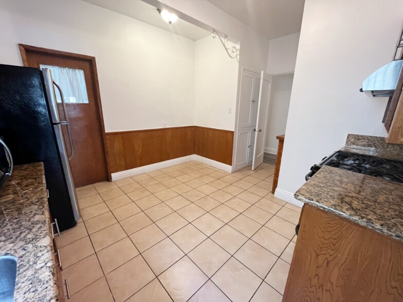 Building Photo - 227 S Gale Dr