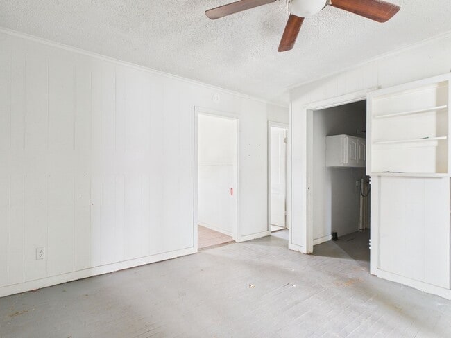 Building Photo - 2216 S Polk St