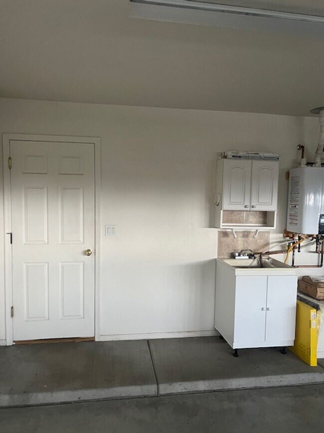 Building Photo - 3 Bedroom + 3 CG in Superstition Hills neighborhood