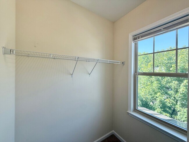 Building Photo - 1140 Litchborough Way