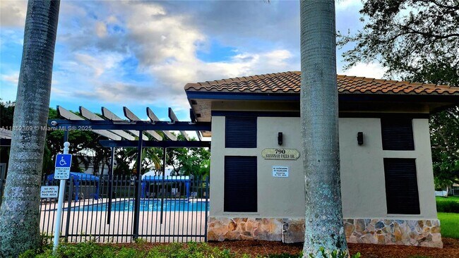 Building Photo - 772 Sand Creek Cir