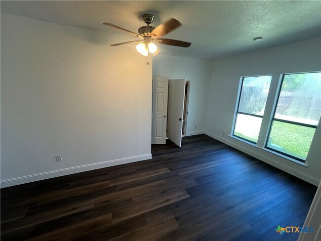 Building Photo - 115 Hickman St