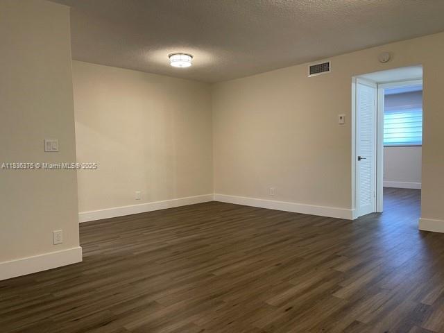 Building Photo - 541 Blue Heron Dr