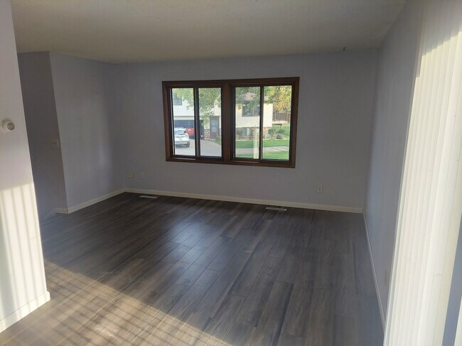 Building Photo - Dreamland Home Ventures