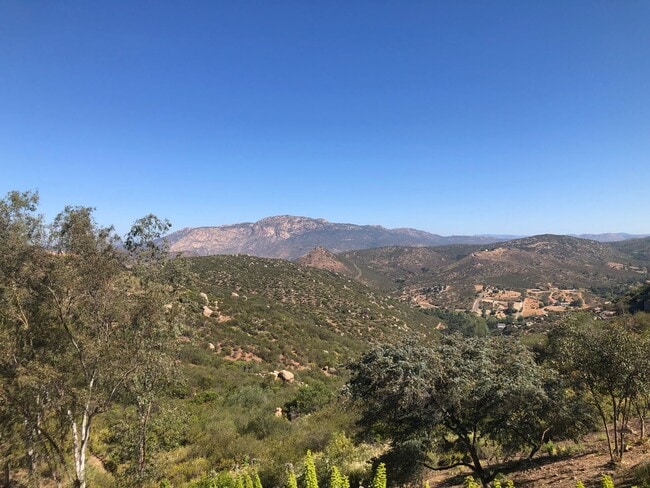 Building Photo - Charming 3 bdrm Crown Hills Home with Spectacular Views