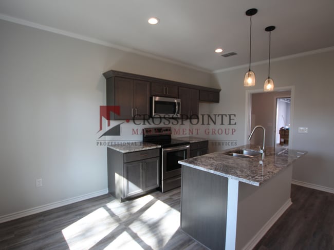 Building Photo - Stunning 2 Bed 2.5 Bath 1 Car Garage Townhome in Tyler!