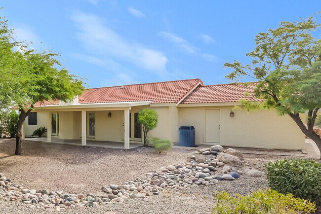 Building Photo - 14826 N Briarwood Dr