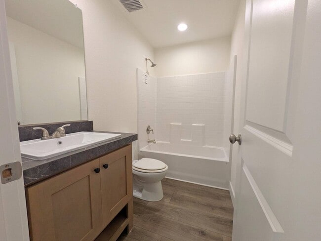 Building Photo - 5427 Edgewood Ln