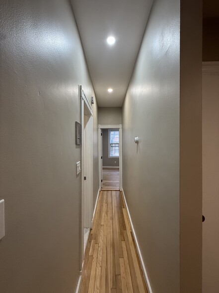 Building Photo - 82 Phillips St