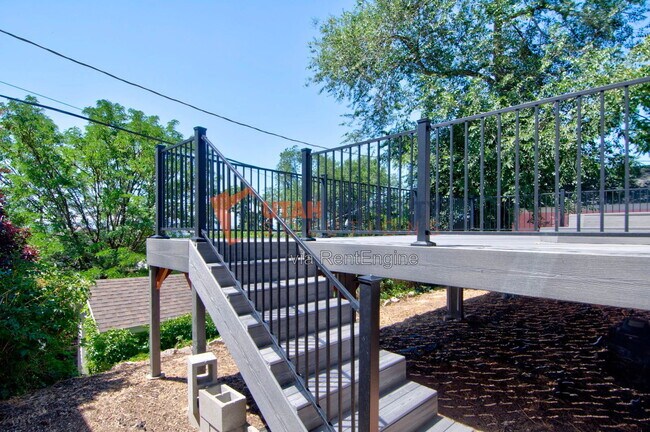 Building Photo - 684 East Ninth Avenue