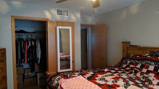 Building Photo - Location location location! This beautiful Fridley 3 bedroom townhouse, dont miss out!