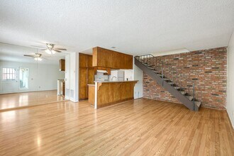 Building Photo - Santee Townhome Two Weeks FREE  2/1 Prime Location