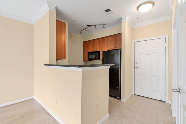 Building Photo - Beautiful 1 Bedroom 1 Bathroom Condo In Much Sought After Exchange At Van Dorn