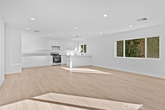 Building Photo - 6842 Cedros Ave