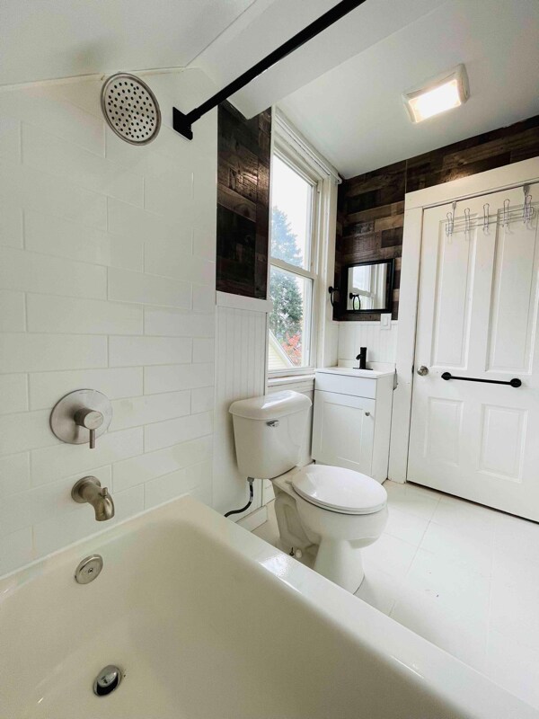 Building Photo - 2051 W 45th St